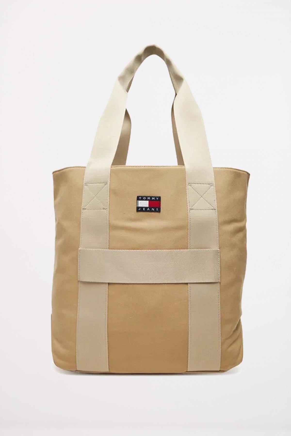 TOMMY JEANS RETRO COOL TOTE en color BEIS (3)