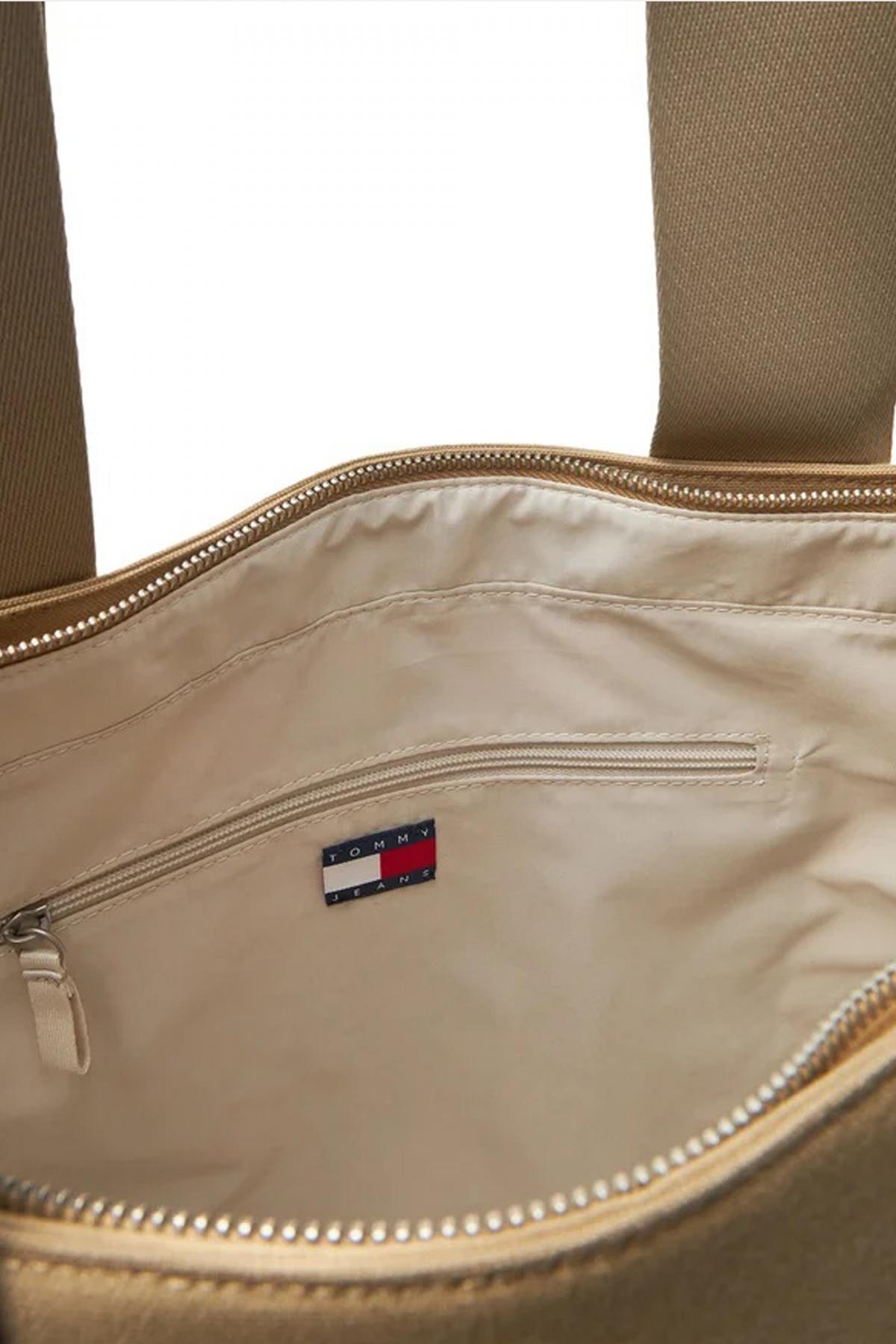 TOMMY JEANS RETRO COOL TOTE en color BEIS (4)