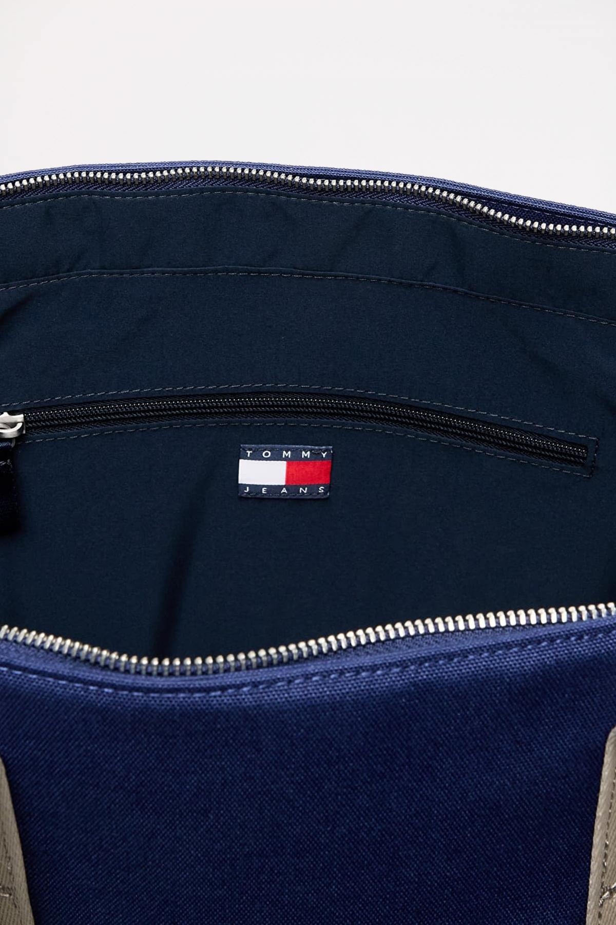 TOMMY JEANS RETRO COOL TOTE en color AZUL (3)