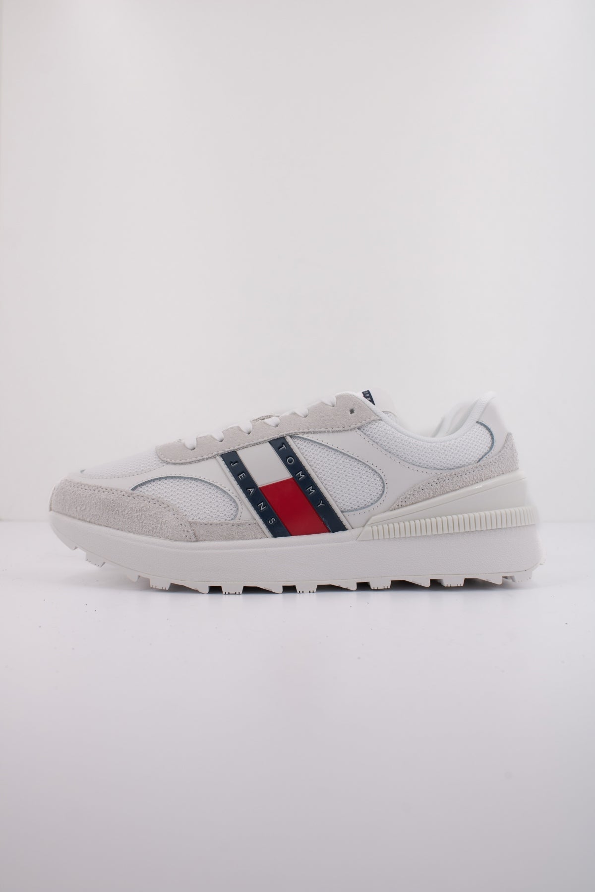 TOMMY JEANS TJM TECHNICAL RUNNER ESS en color BLANCO (1)