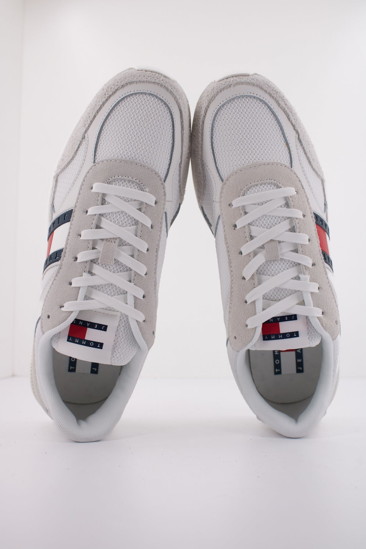 TOMMY JEANS TJM TECHNICAL RUNNER ESS en color BLANCO (3)
