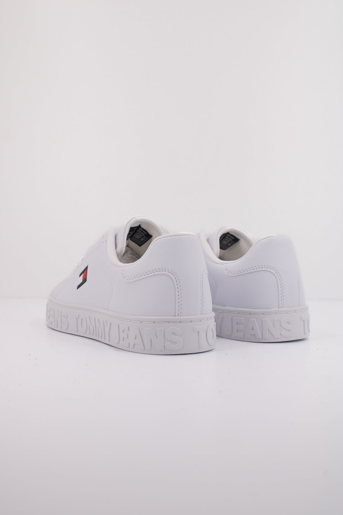 TOMMY JEANS TJW LOGO OUTSOLE en color BLANCO (4)