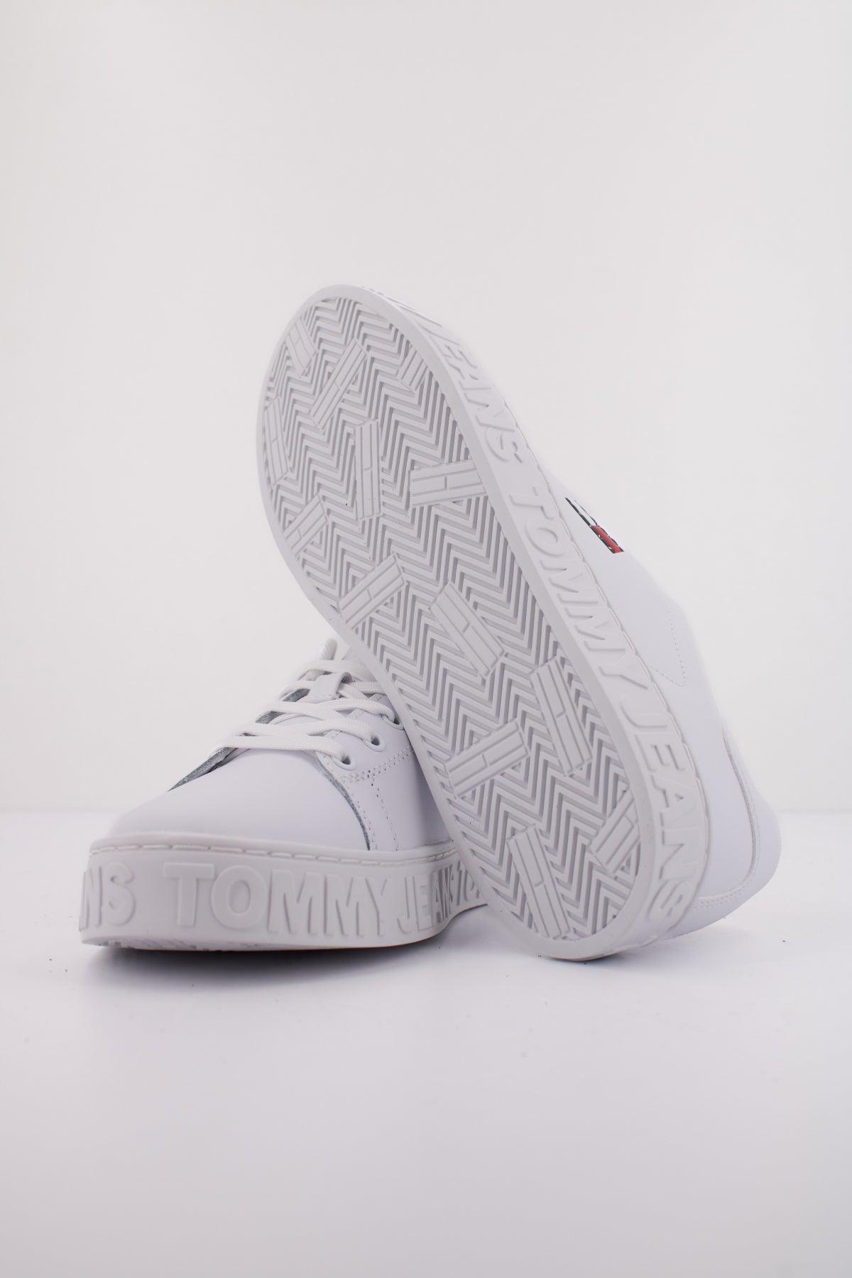 TOMMY JEANS TJW LOGO OUTSOLE en color BLANCO (5)