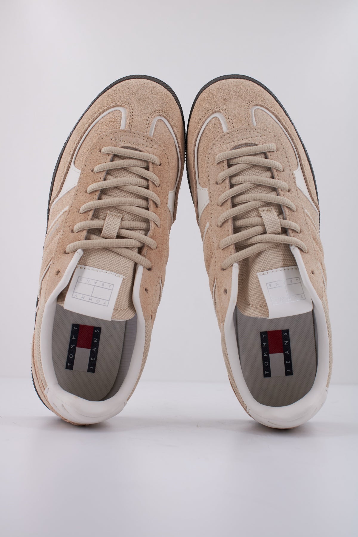 TOMMY JEANS THE GREENWICH EDGE en color MARRON CLARO (3)