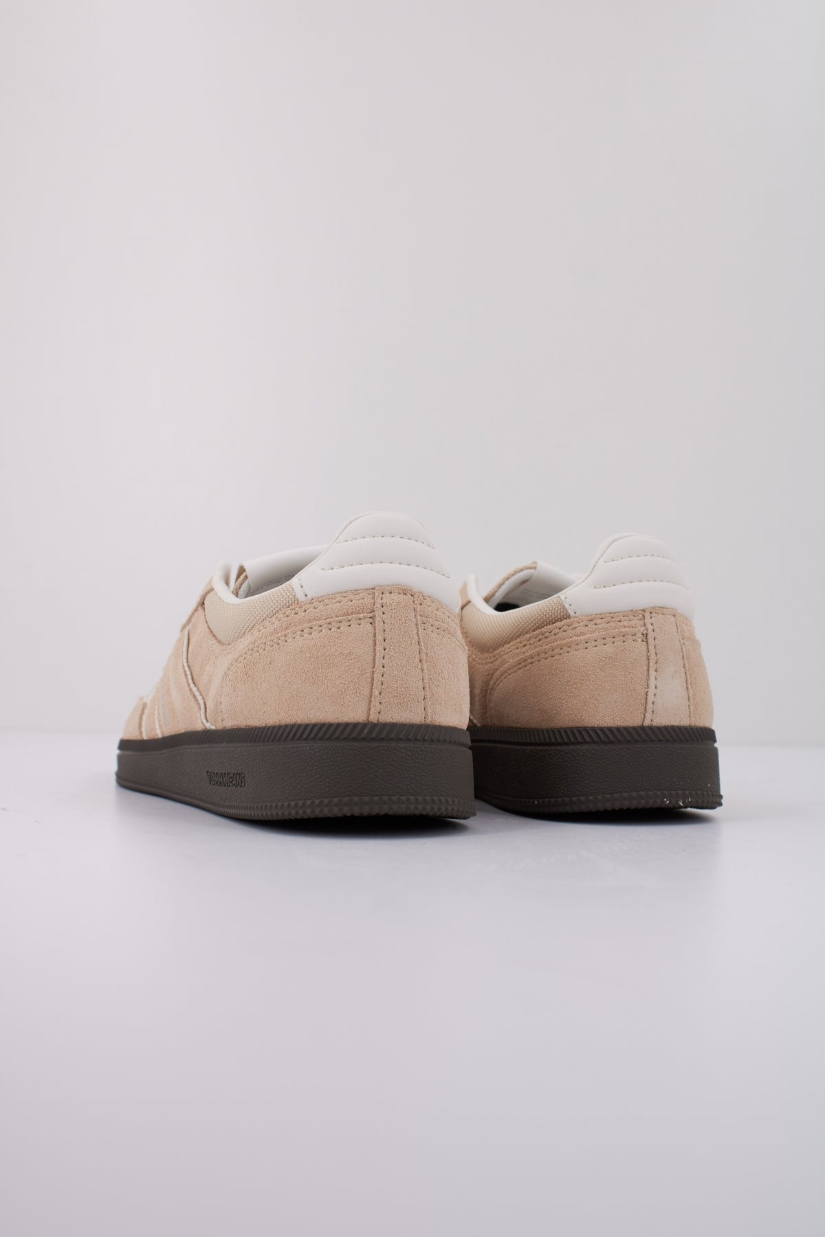TOMMY JEANS THE GREENWICH EDGE en color MARRON CLARO (4)