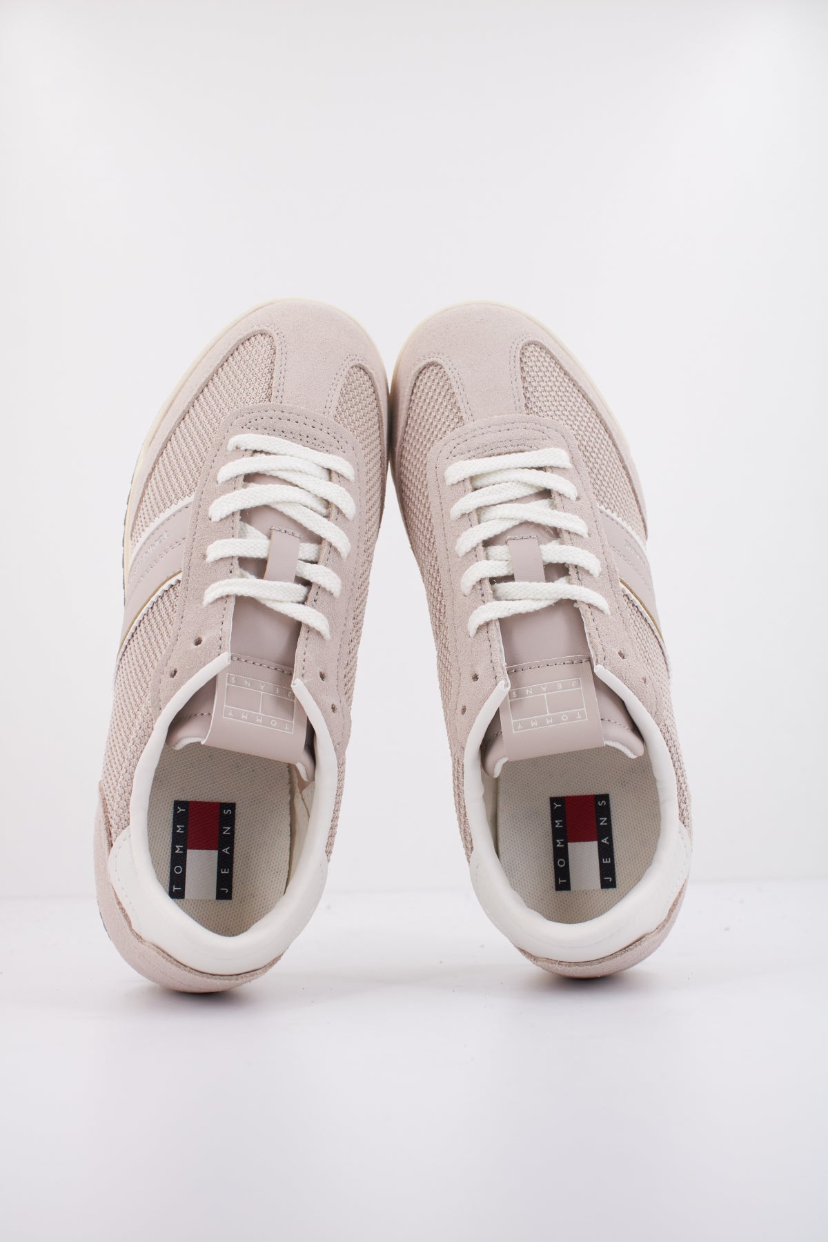 TOMMY JEANS TJW LOW PROFILE RUNNER en color BEIS (3)