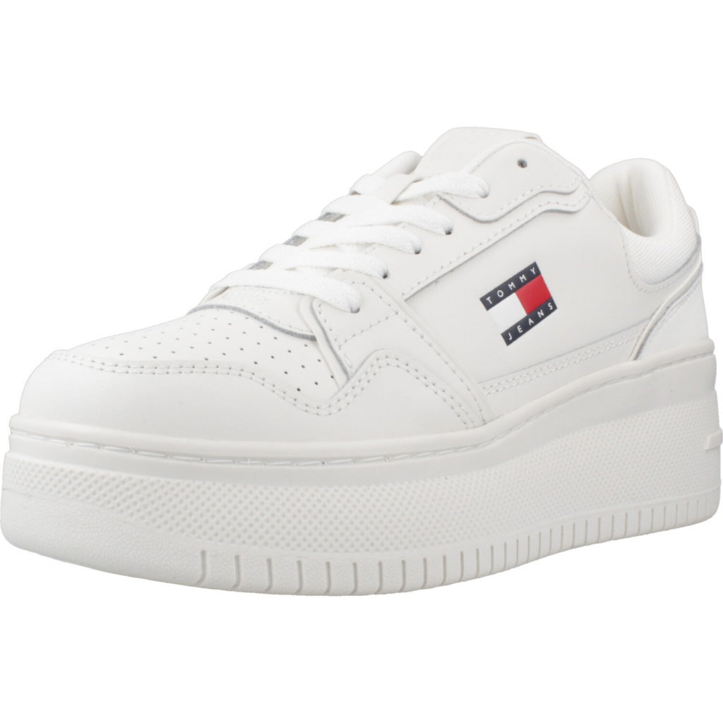 TOMMY JEANS TJW RETRO BASKET FLATFOR en color BLANCO (1)