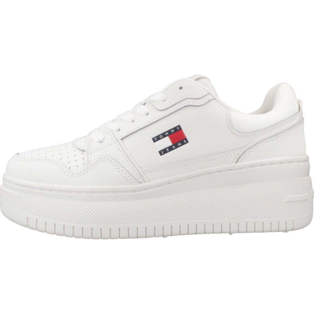 TOMMY JEANS TJW RETRO BASKET FLATFOR en color BLANCO (2)