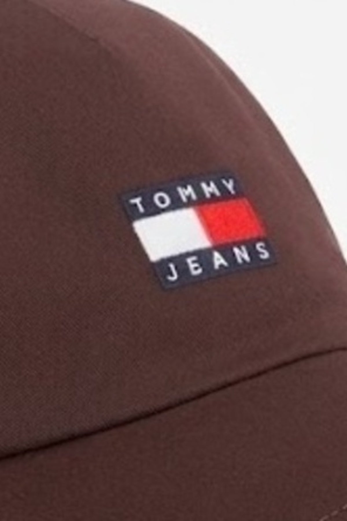 TOMMY JEANS en color (4)