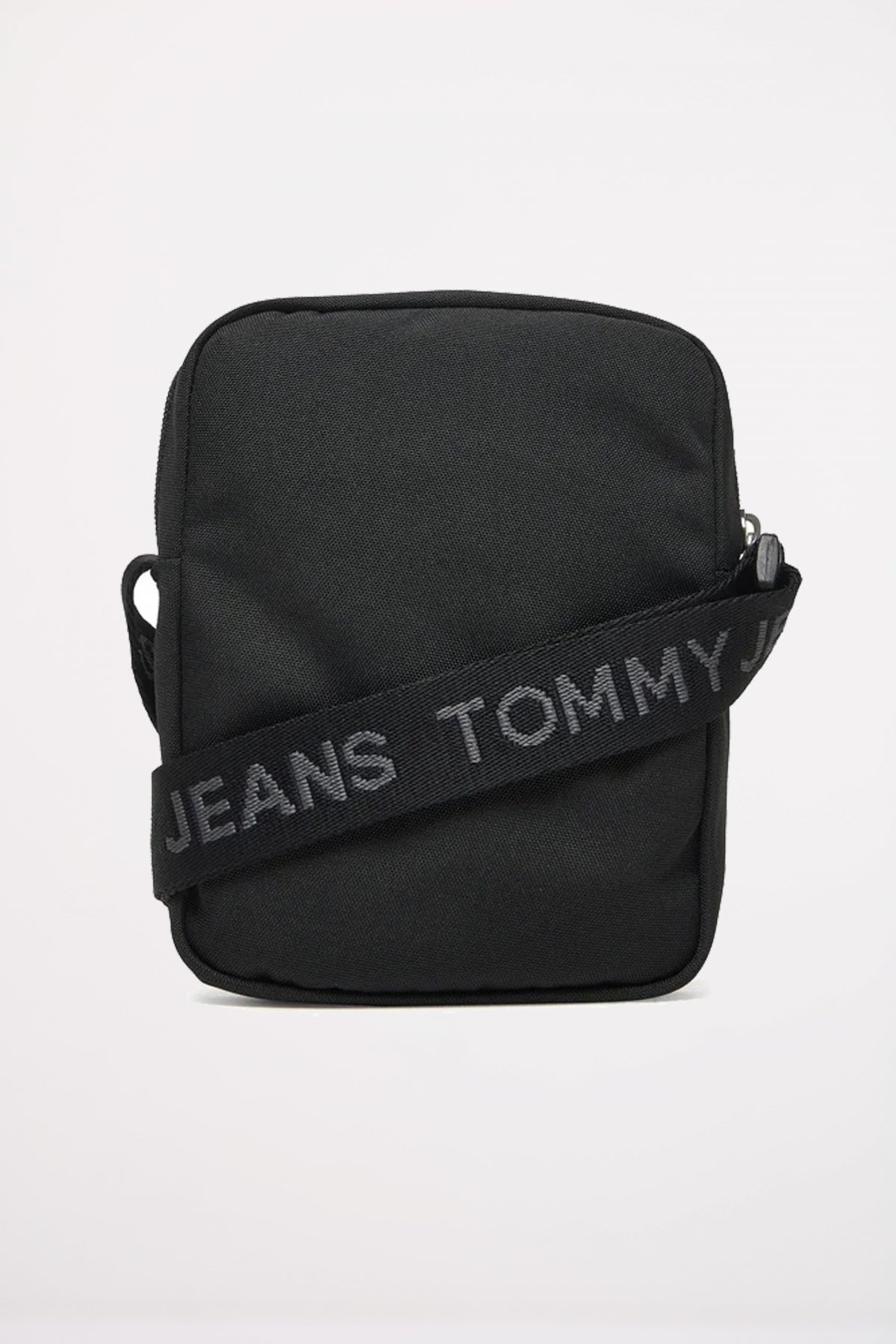 TOMMY JEANS TJM ESS DAILY REPORTER en color NEGRO (4)