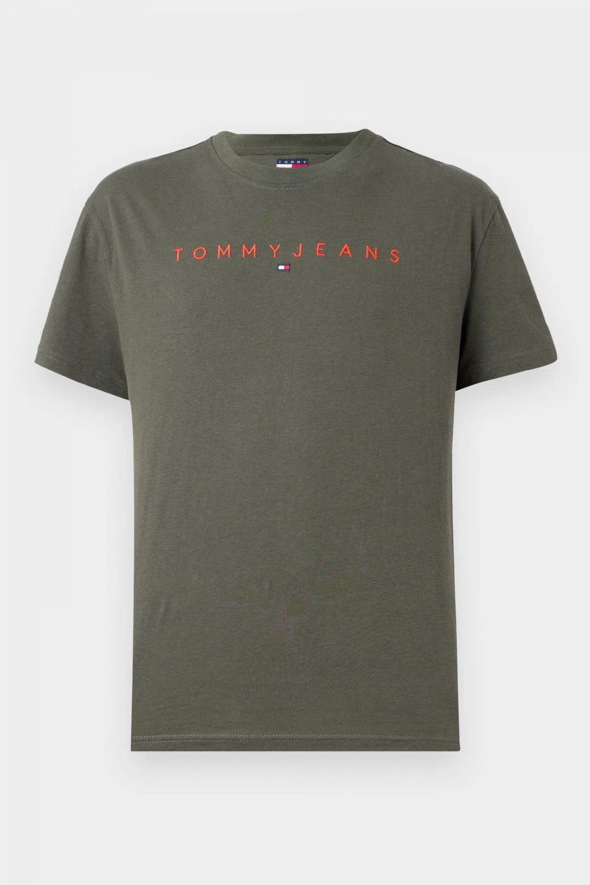 TOMMY JEANS TJM REG LINEAR LOGO TEE en color VERDE (2)