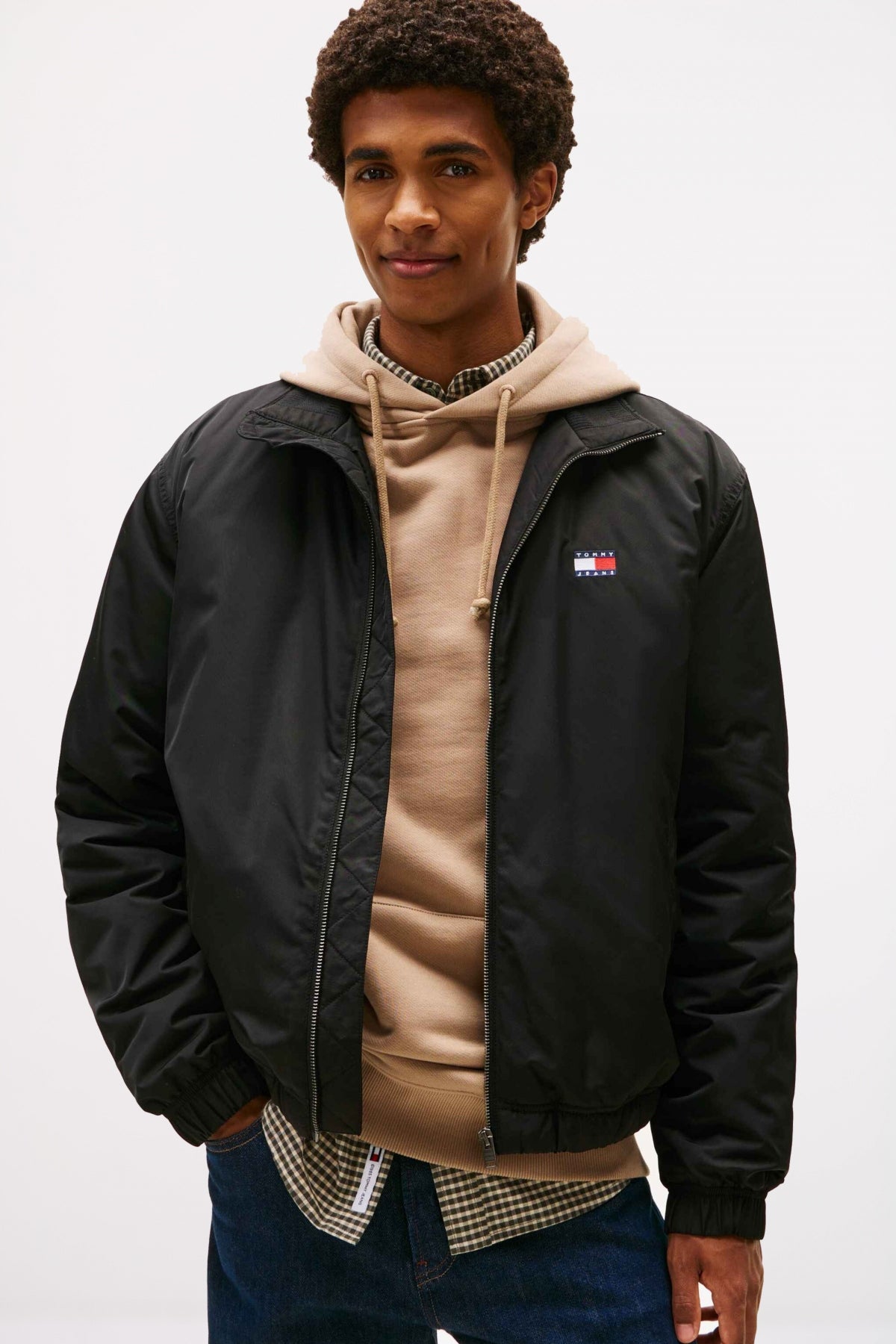 TOMMY JEANS TJM ESSENTIAL PADDED JAC en color NEGRO (1)