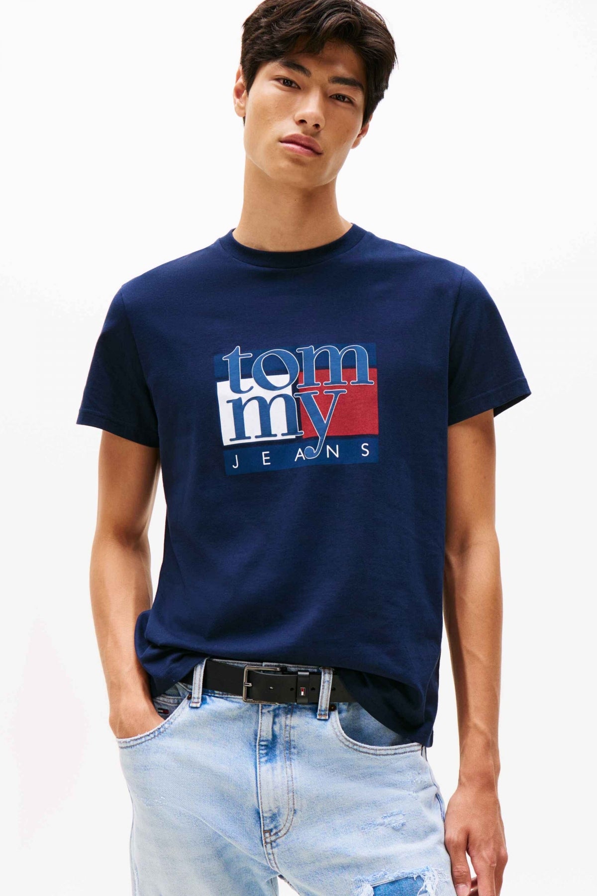 TOMMY JEANS TJM SLIM RWB FLAG TEE EX en color AZUL (1)