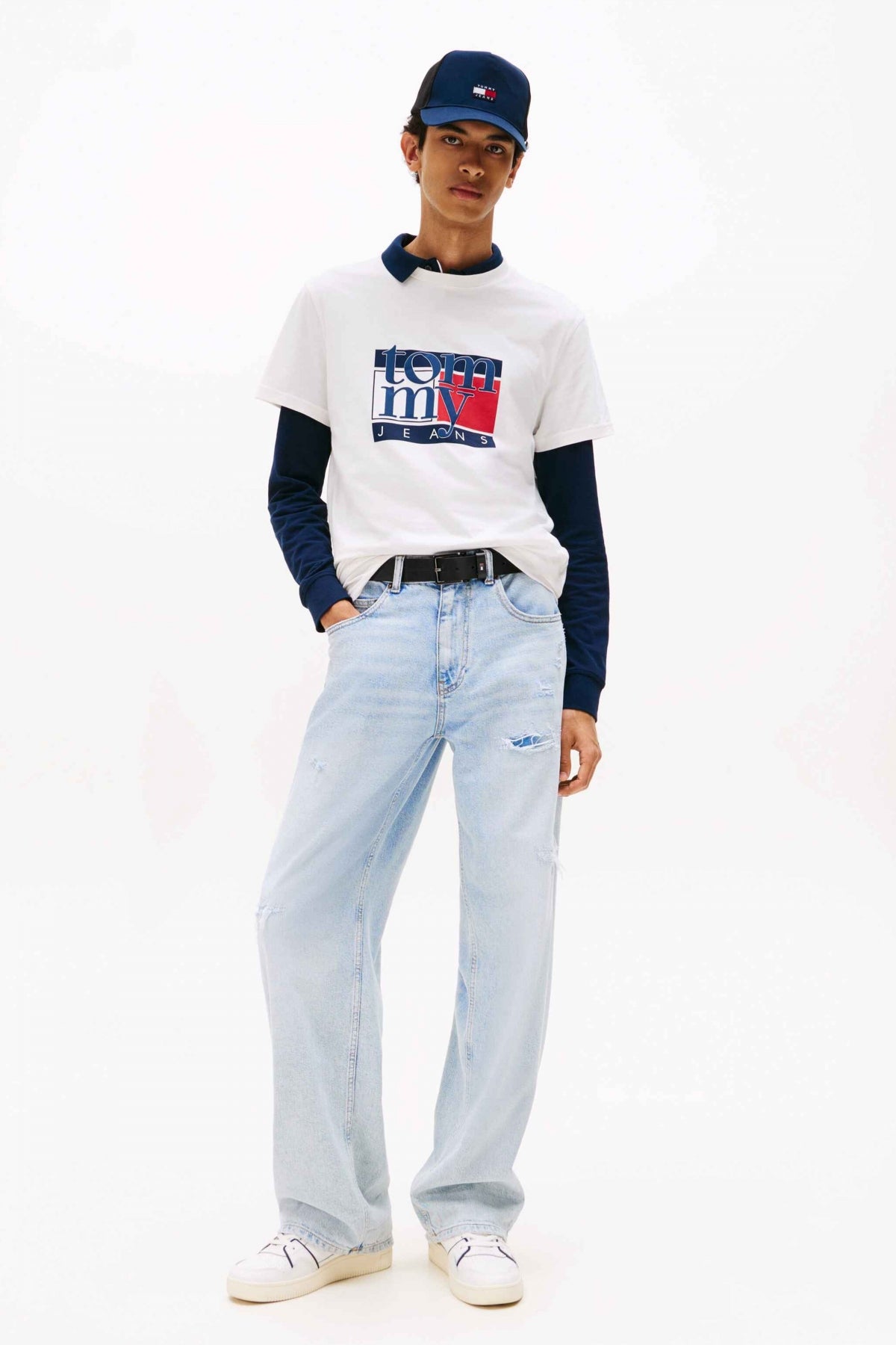 TOMMY JEANS TJM SLIM RWB FLAG TEE EX en color BLANCO (4)