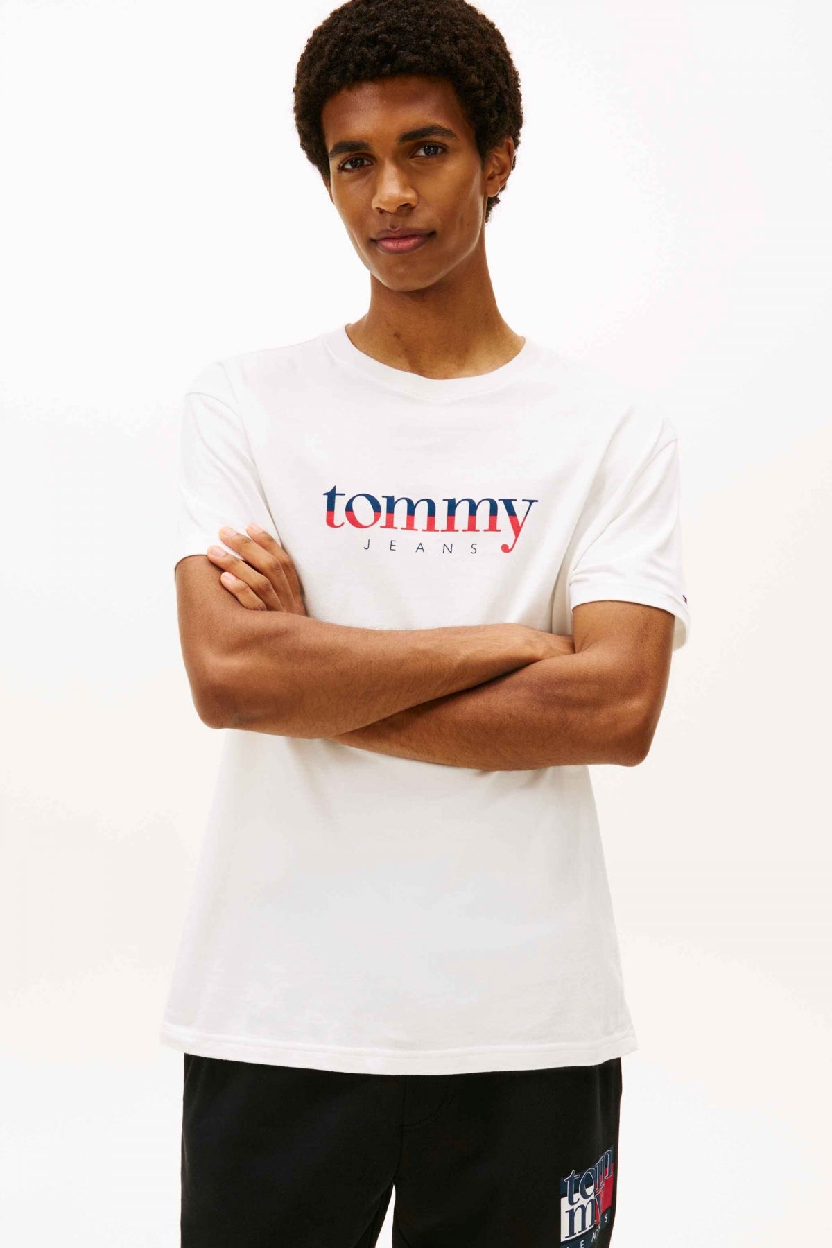 TOMMY JEANS TJM REG DNA TEE EXT en color BLANCO (1)