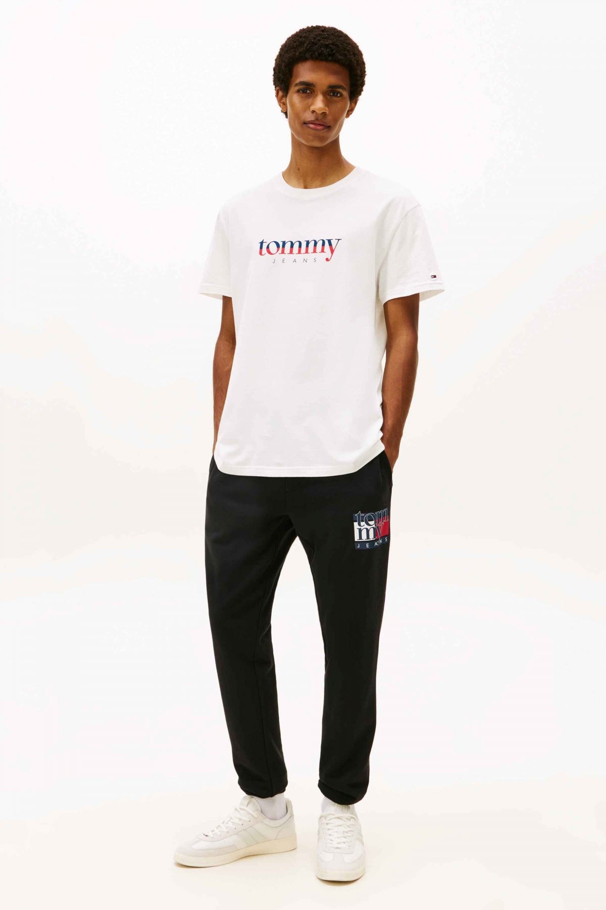 TOMMY JEANS TJM REG DNA TEE EXT en color BLANCO (4)