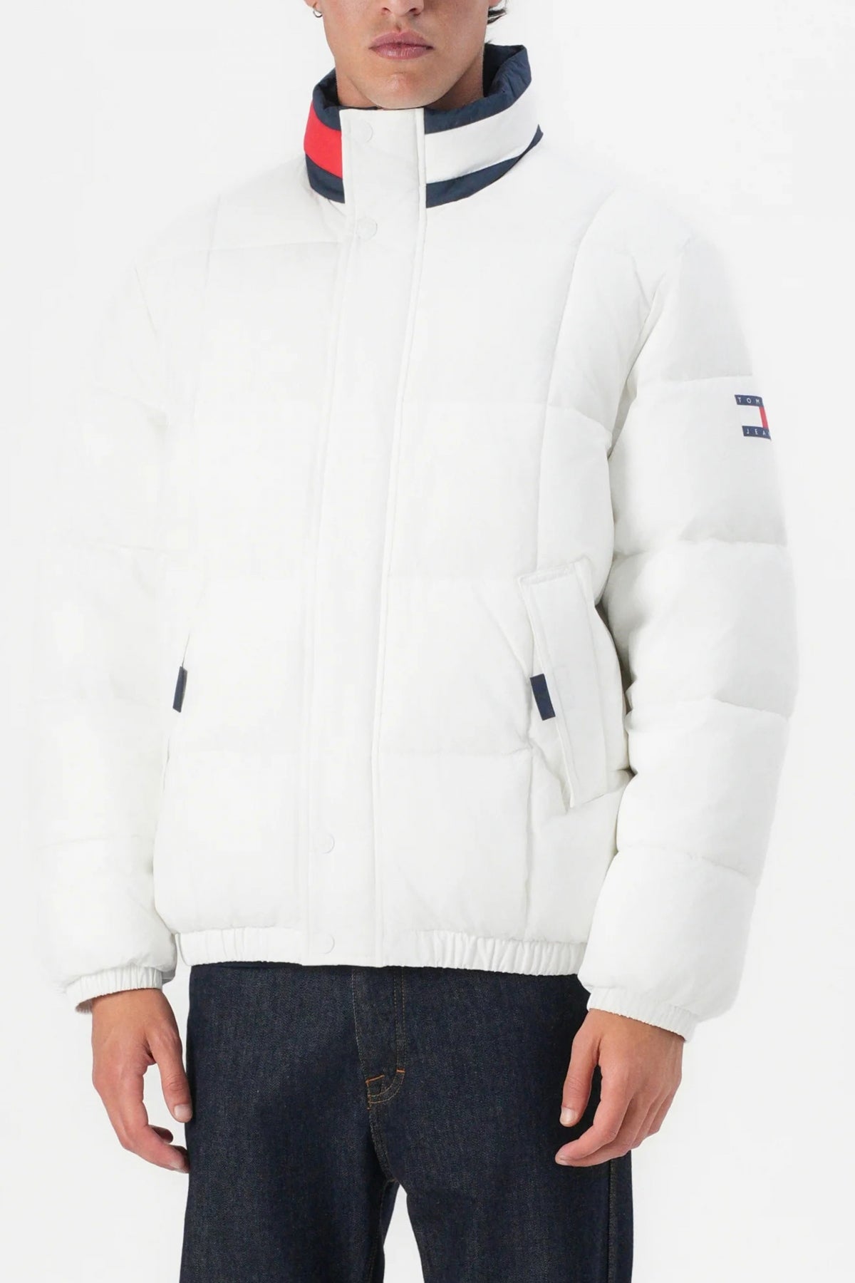 TOMMY JEANS TJM DNA COLLAR PUFFR EXT en color BLANCO (1)