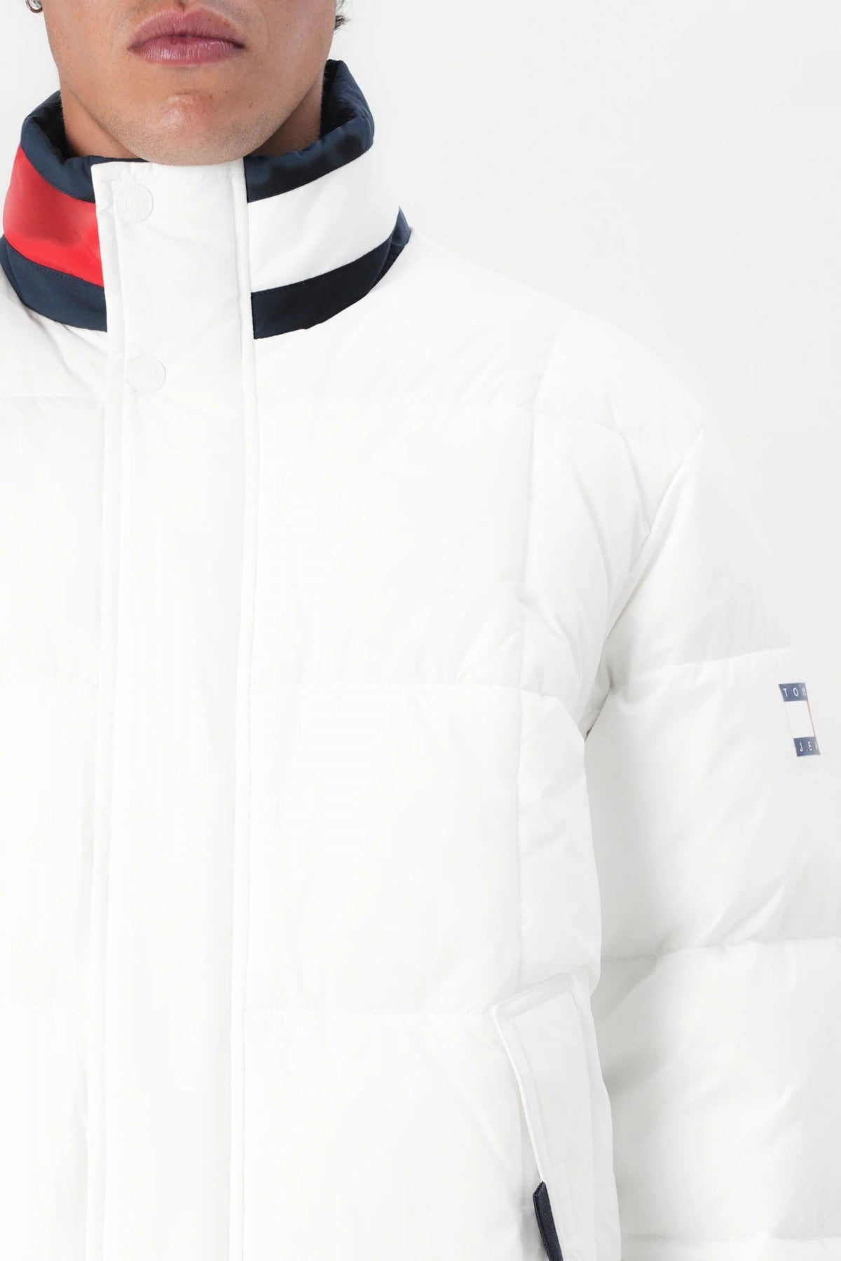 TOMMY JEANS TJM DNA COLLAR PUFFR EXT en color BLANCO (3)