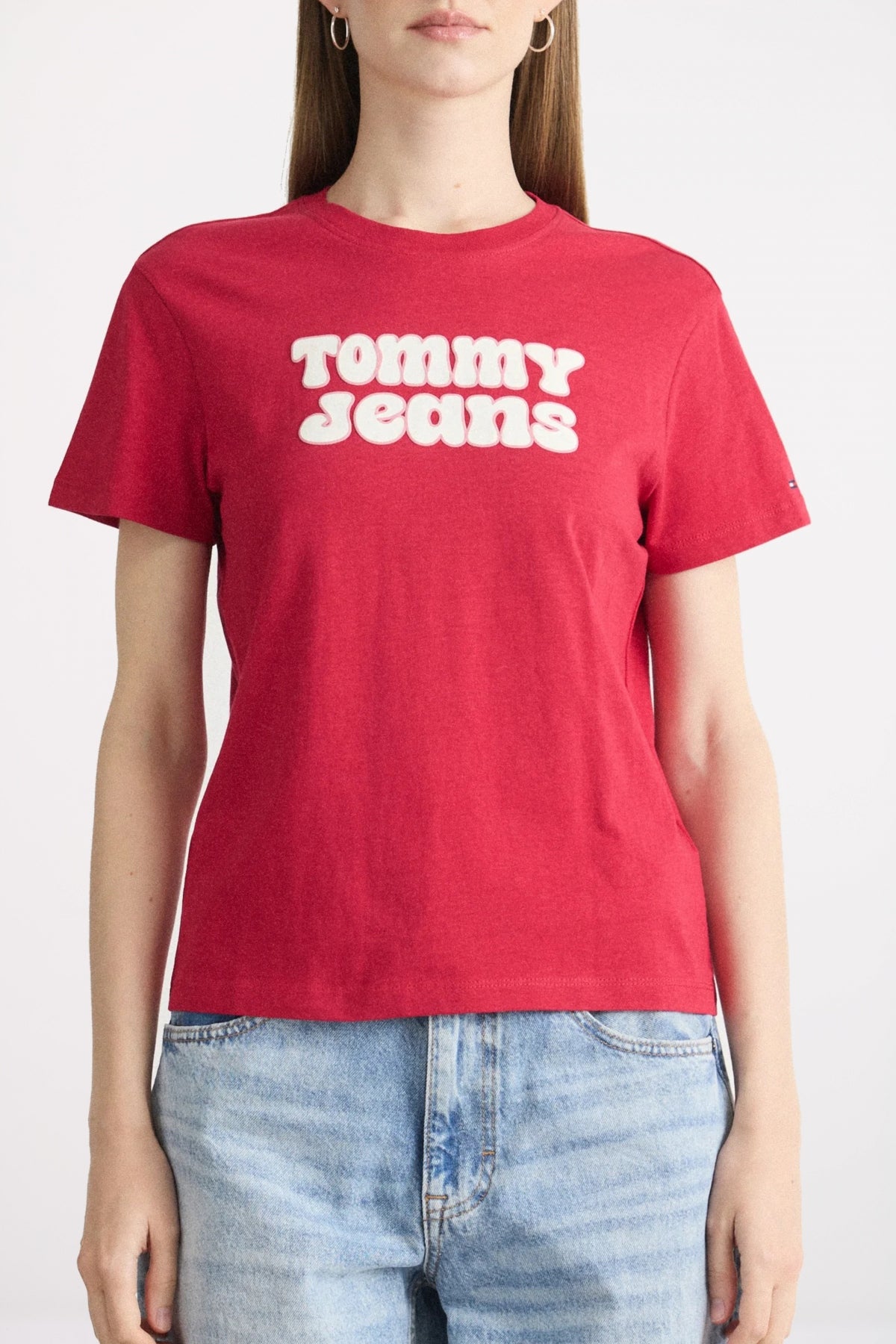 TOMMY JEANS en color ROJO (1)