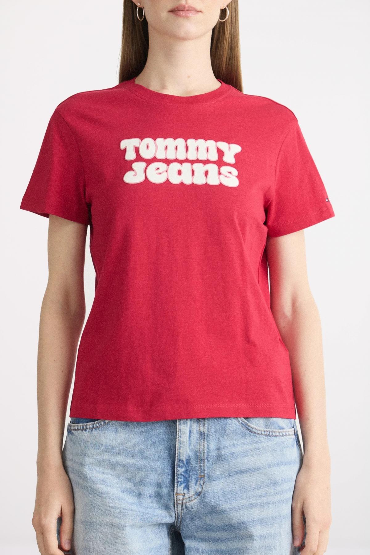 TOMMY JEANS TJW REG ESSENTIAL LOGO en color ROJO (1)