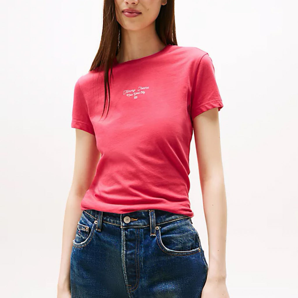 TOMMY JEANS TJW SLIM ESS LOGO TEE en color ROSA (5)