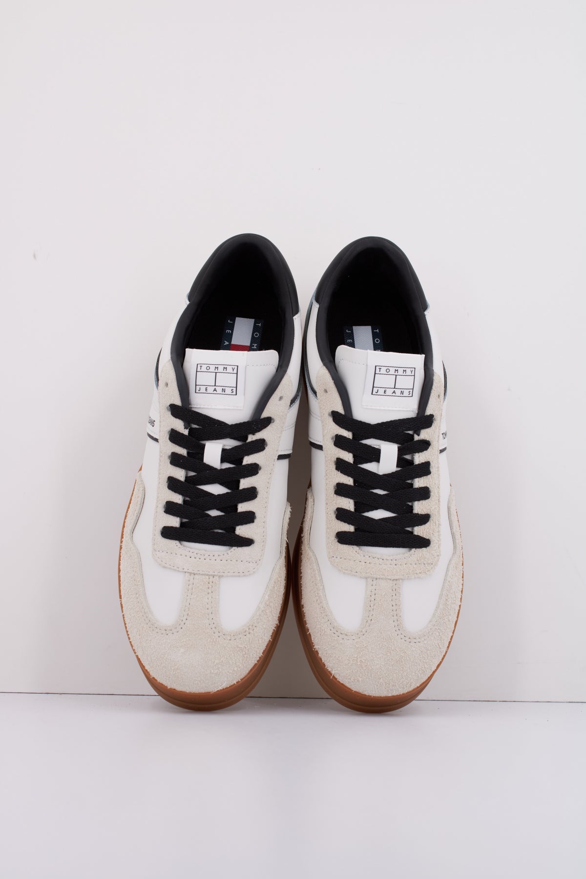 TOMMY JEANS THE GREENWICH LEATHER en color BLANCO (3)