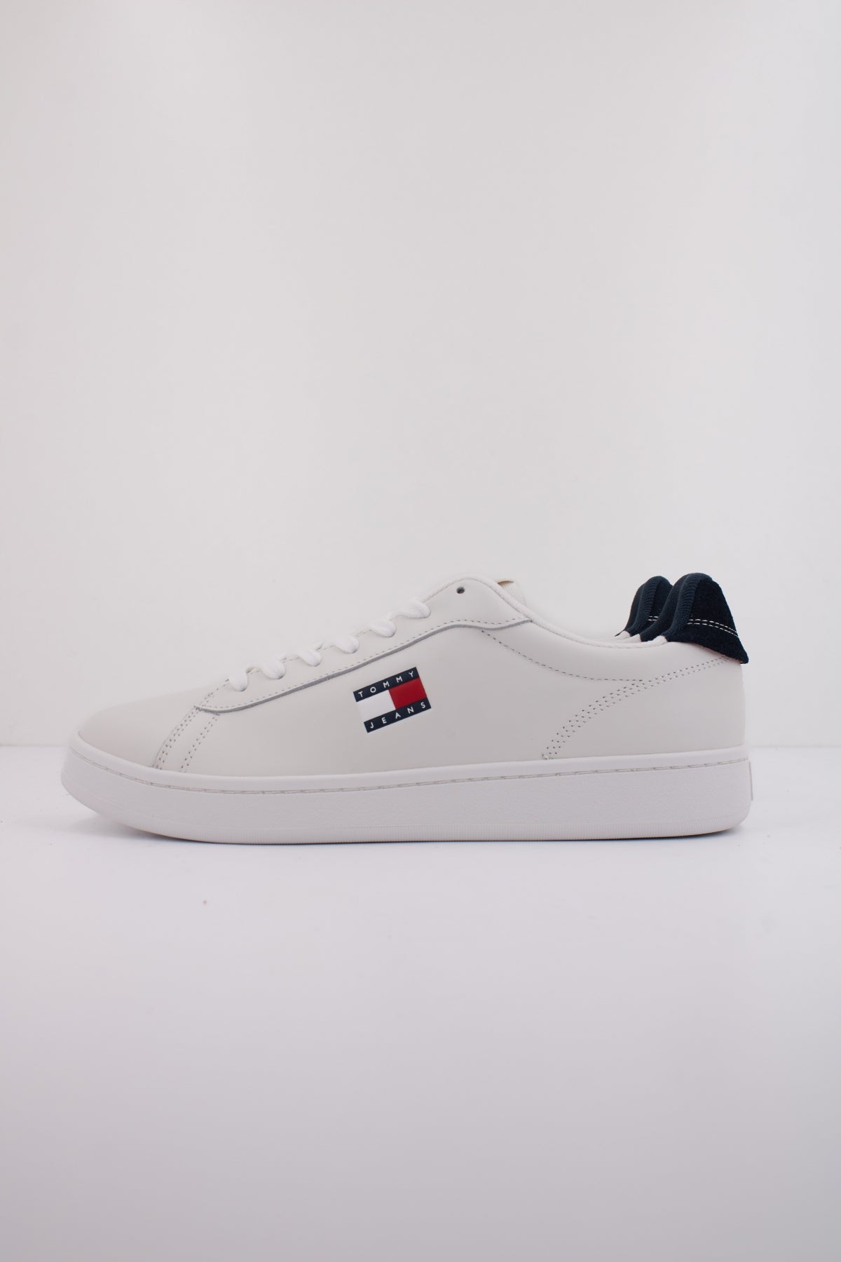 TOMMY JEANS ARCHIVE ' en color BLANCO (1)