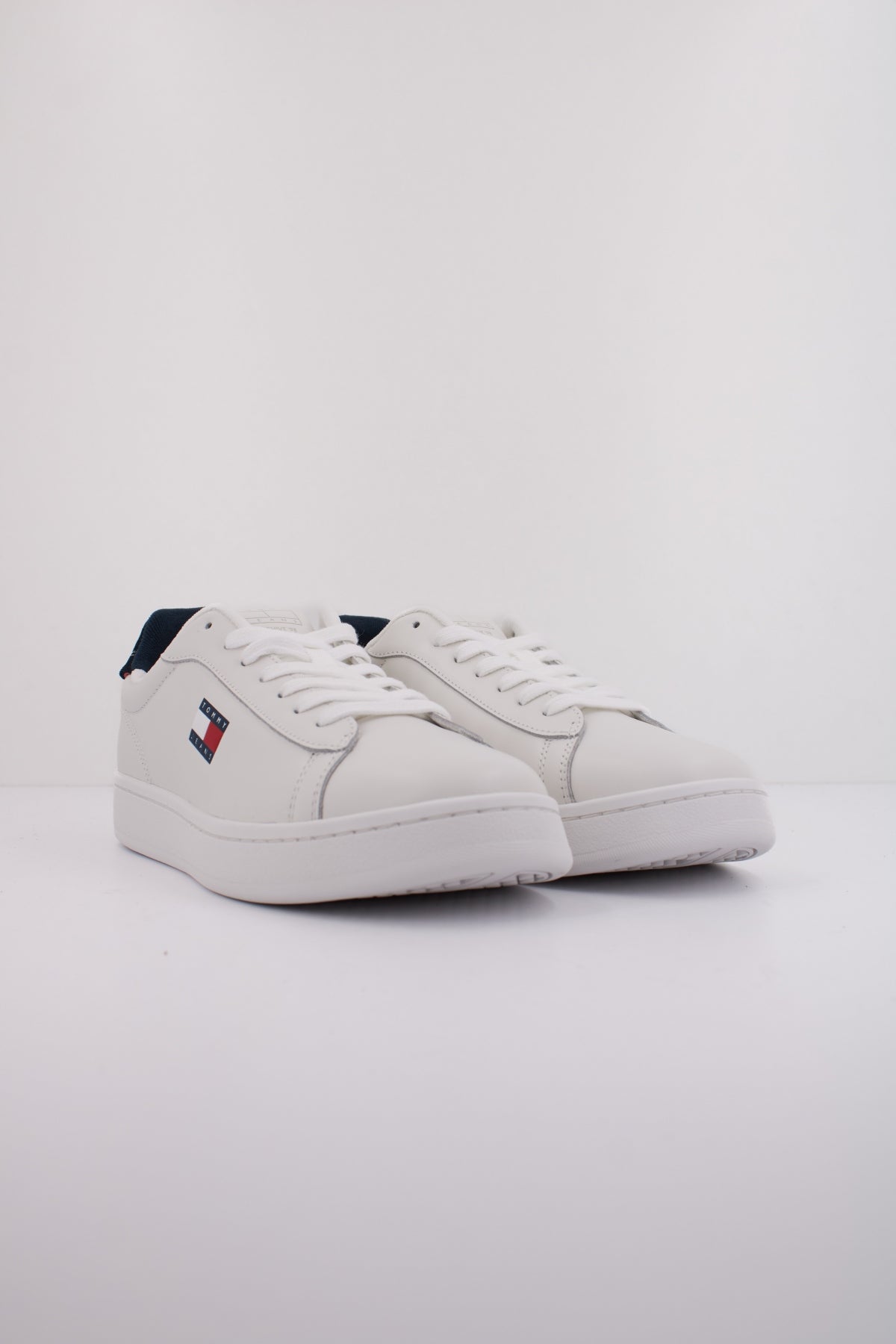 TOMMY JEANS ARCHIVE ' en color BLANCO (2)