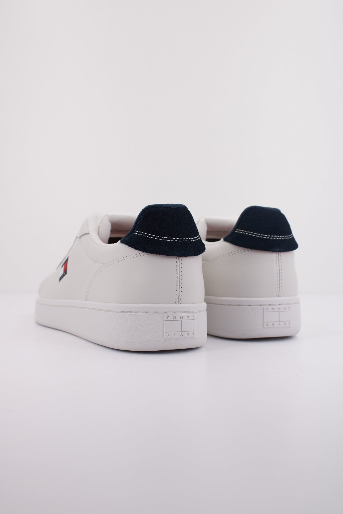 TOMMY JEANS ARCHIVE ' en color BLANCO (4)