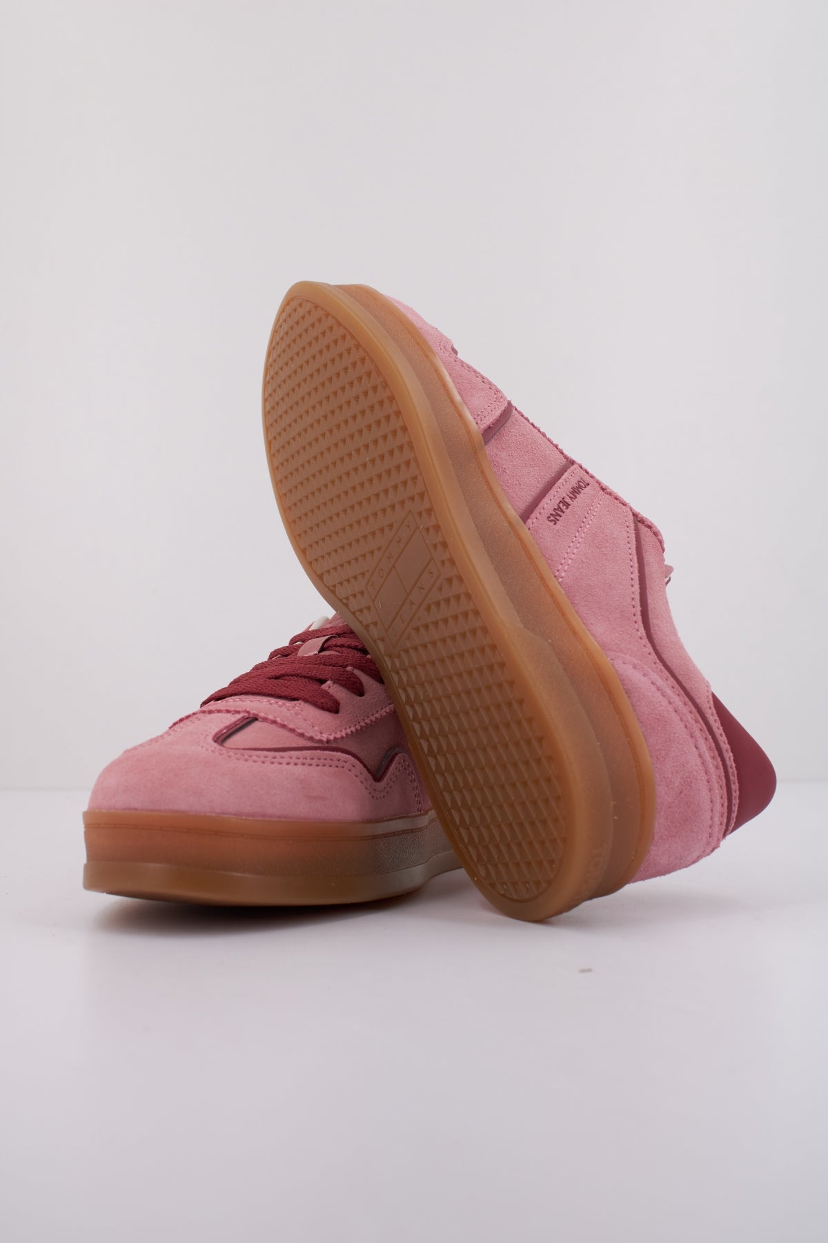 TOMMY JEANS THE GREENWICH en color ROSA (5)