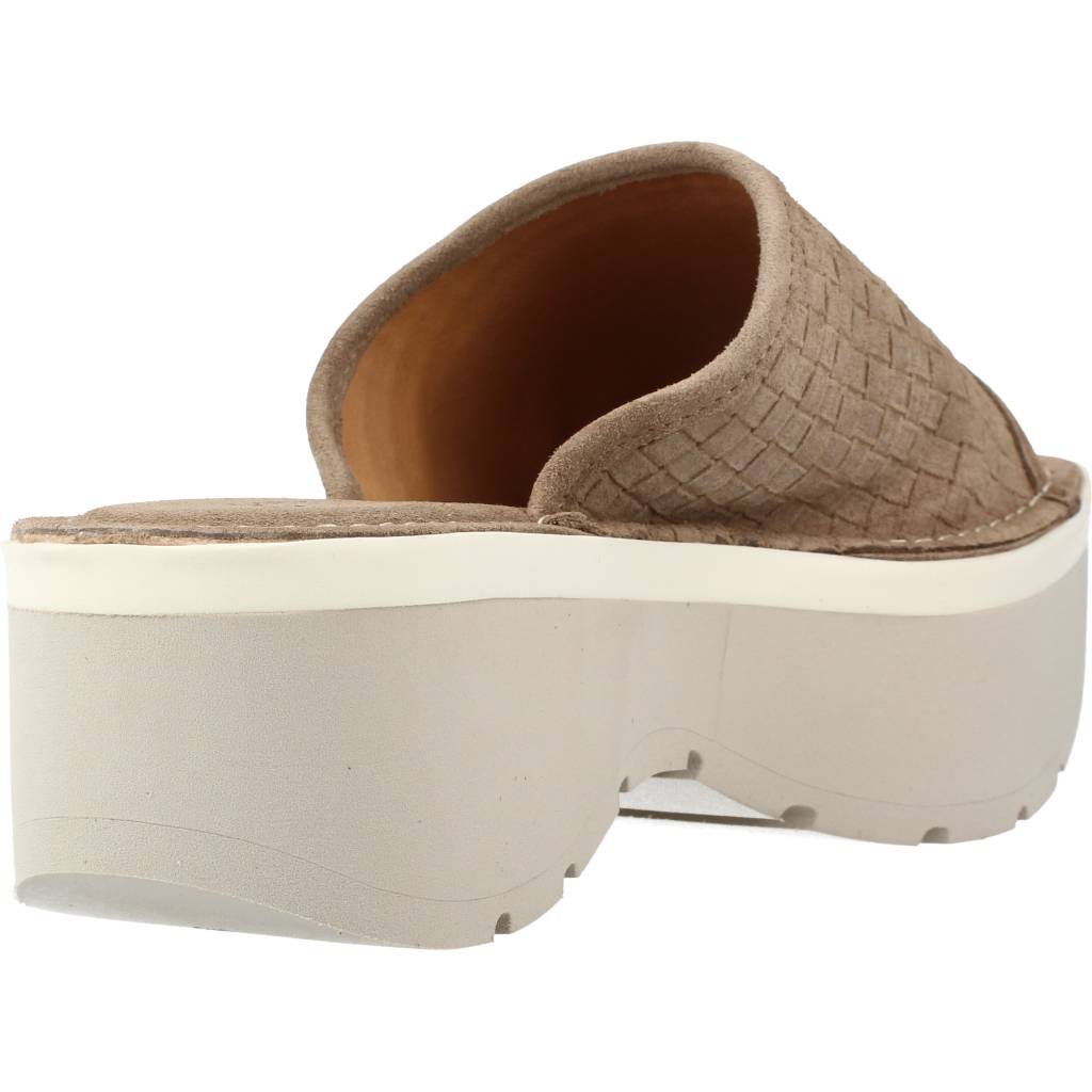 WEEKEND W en color MARRON CLARO (3)