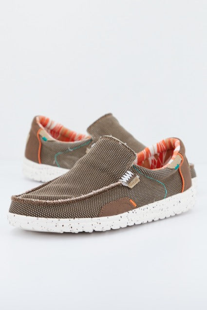 HEY DUDE MIKKA en color MARRON (1)