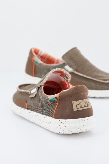 HEY DUDE MIKKA en color MARRON (3)