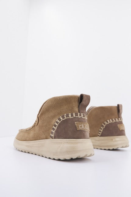 HEY DUDE DENNY SUEDE en color MARRON (2)