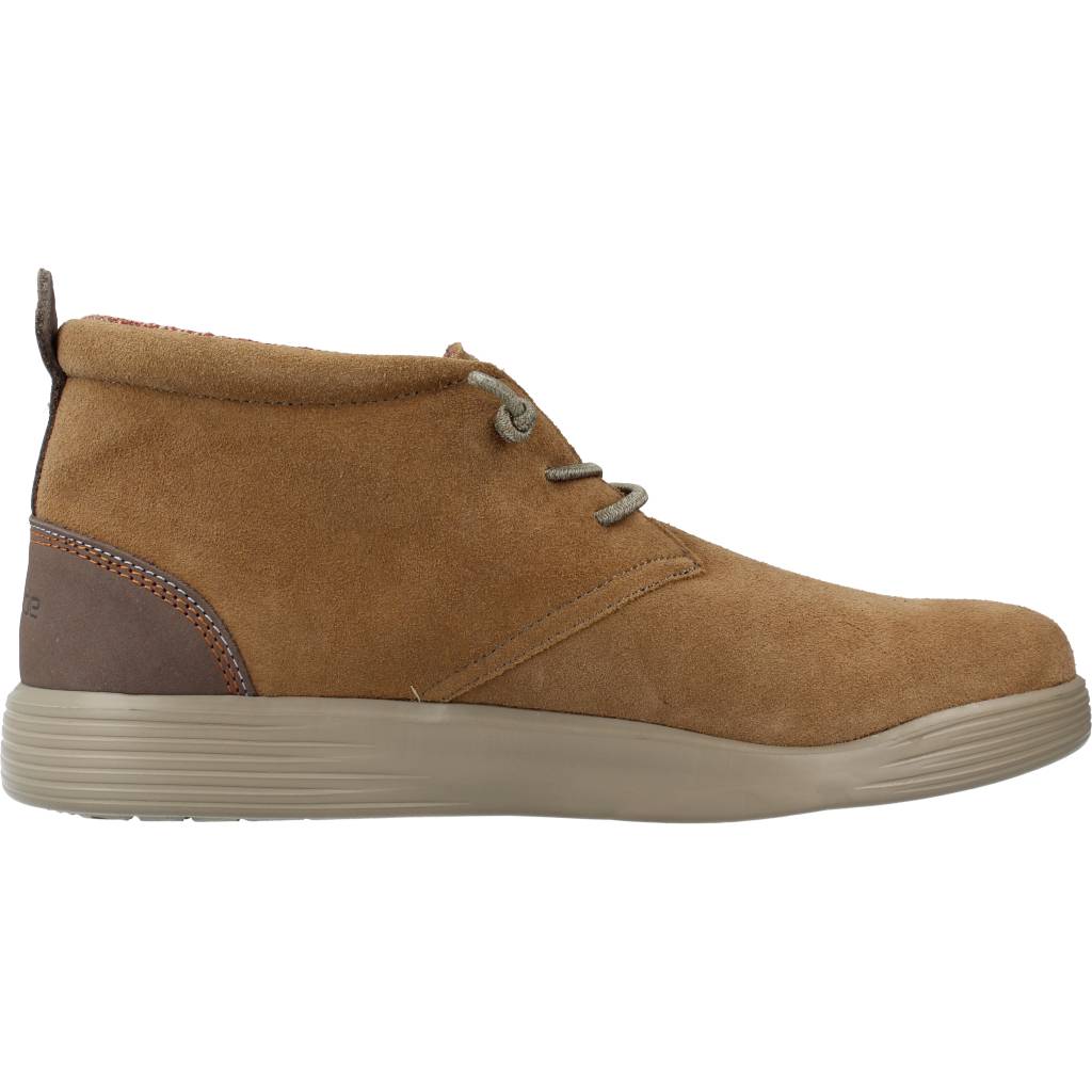 HEY DUDE JO SUEDE en color MARRON CLARO (4)