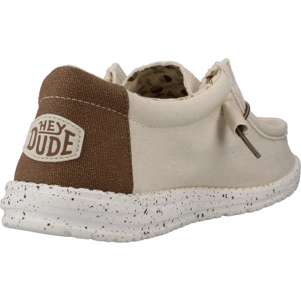 HEY DUDE WALLY STRETCH CANVAS en color BEIS (3)