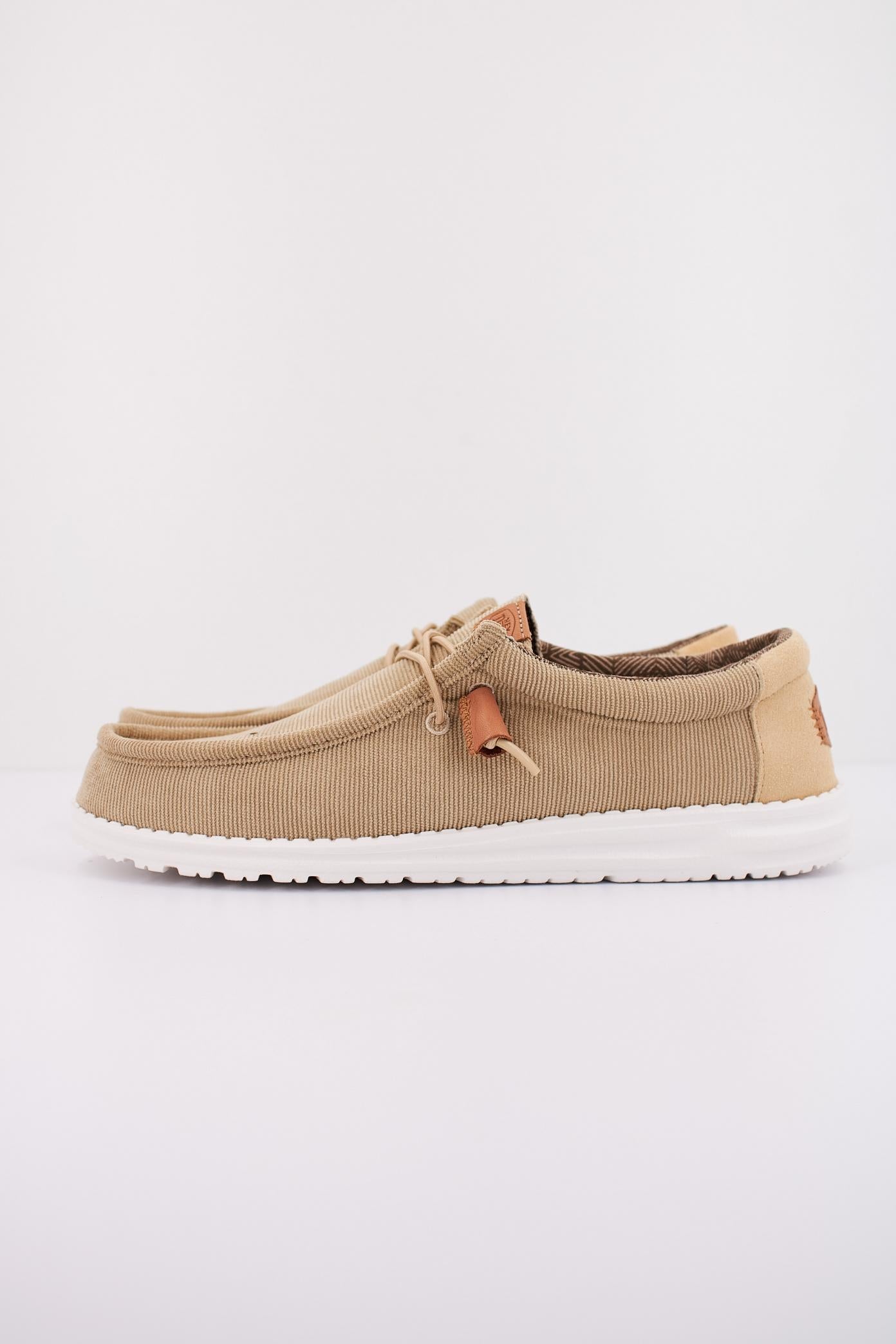 HEY DUDE WALLY CORDUROY en color MARRON CLARO (1)
