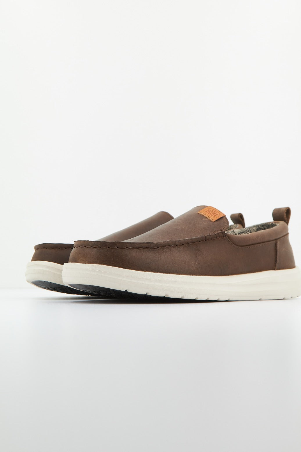 HEY DUDE WALLY GRIP MOC en color MARRON (2)