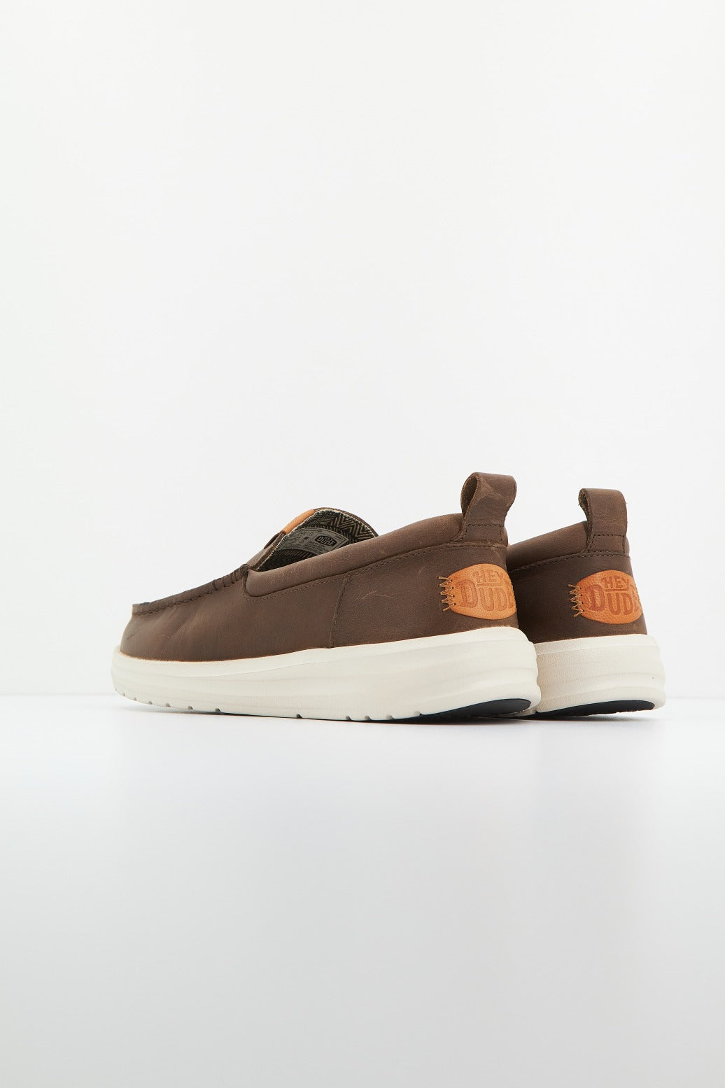 HEY DUDE WALLY GRIP MOC en color MARRON (3)