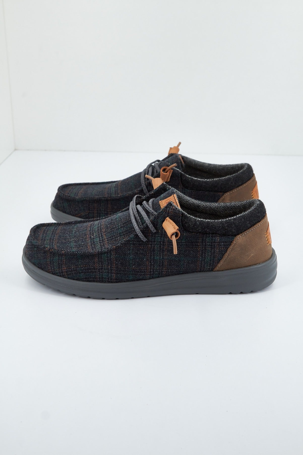 HEY DUDE WALLY GRIP en color GRIS (1)