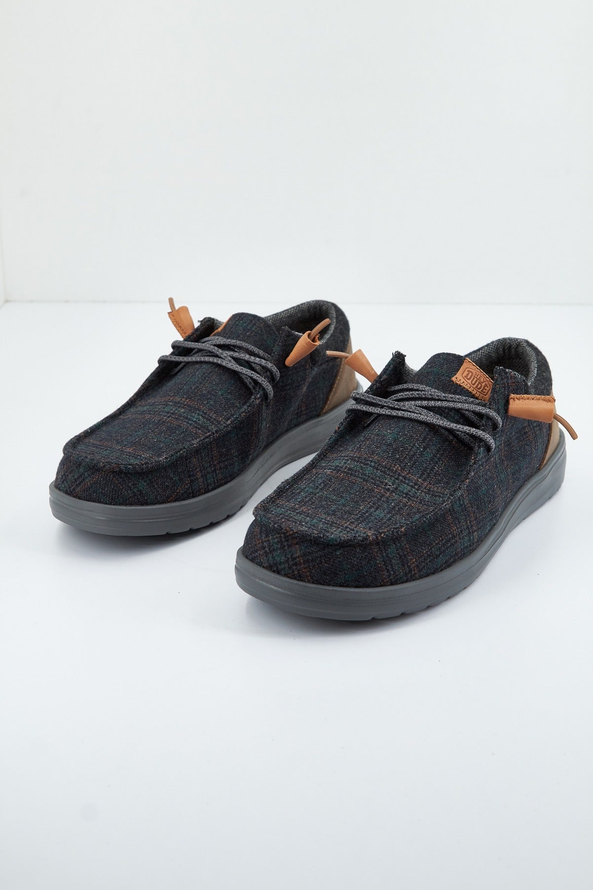 HEY DUDE WALLY GRIP en color GRIS (2)
