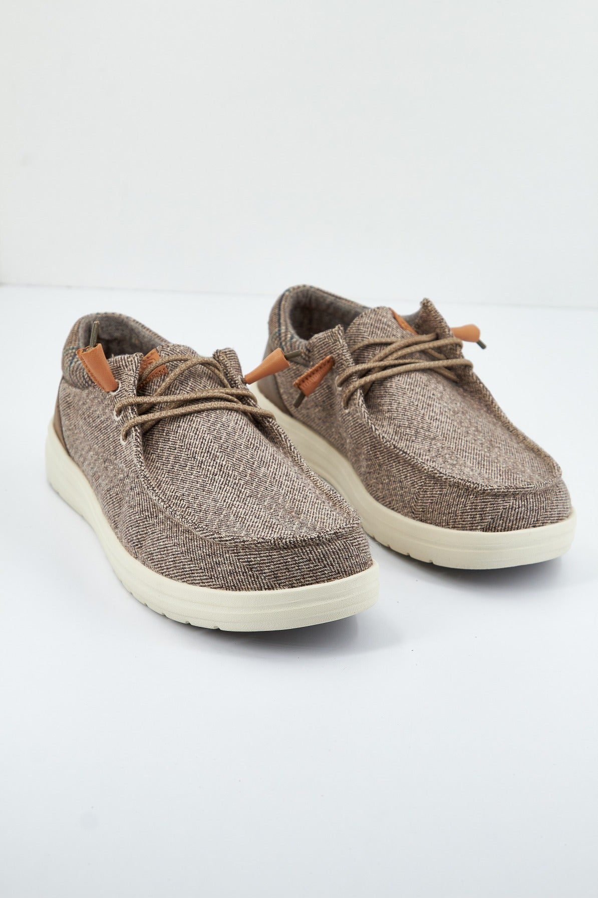 HEY DUDE WALLY GRIP en color MARRON (2)