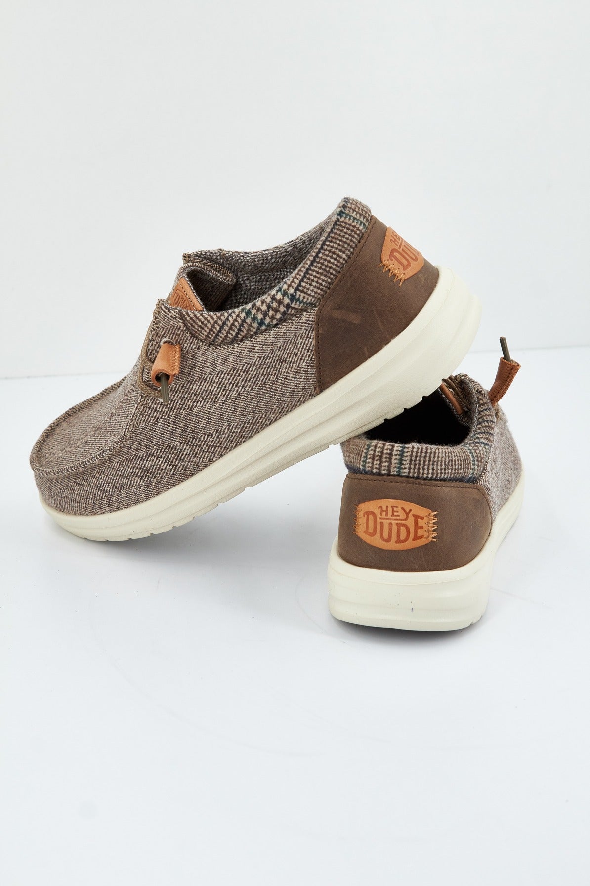 HEY DUDE WALLY GRIP en color MARRON (4)