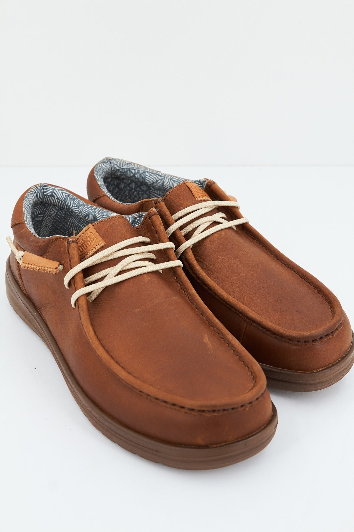HEY DUDE WALLY GRIP en color MARRON (1)