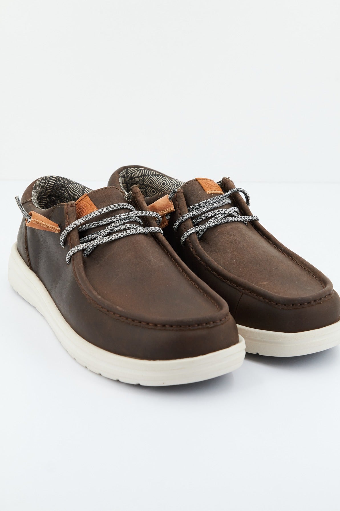 HEY DUDE WALLY GRIP en color MARRON (1)