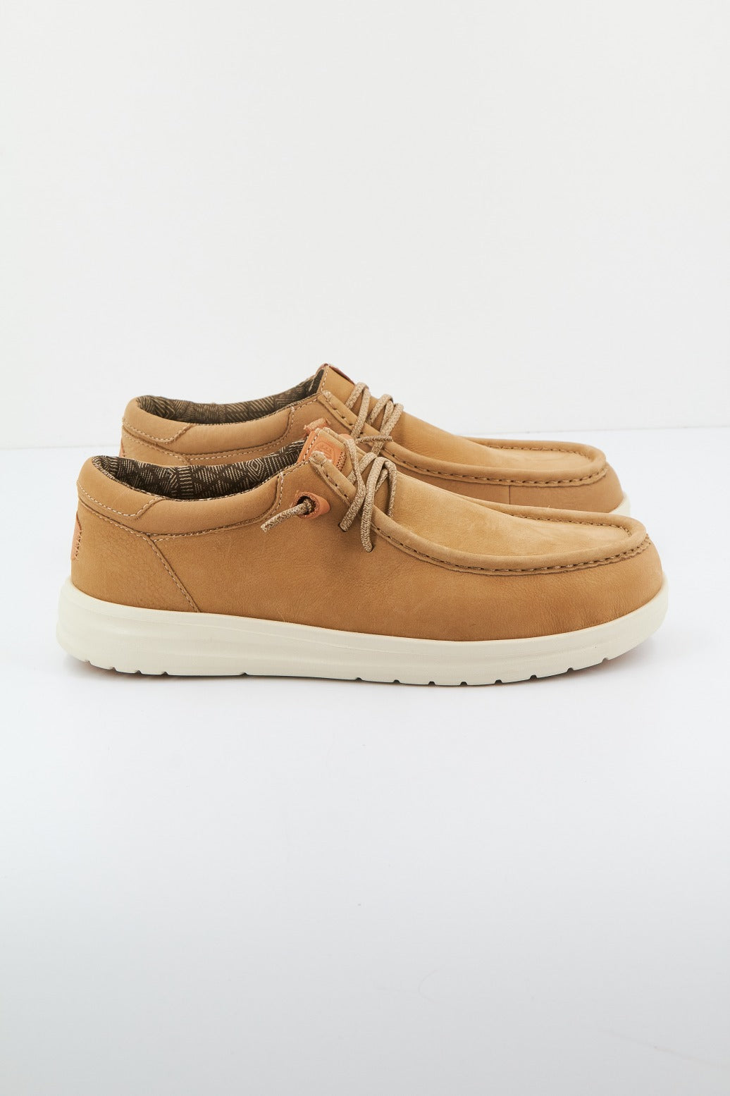 HEY DUDE WALLY GRIP en color MARRON CLARO (2)