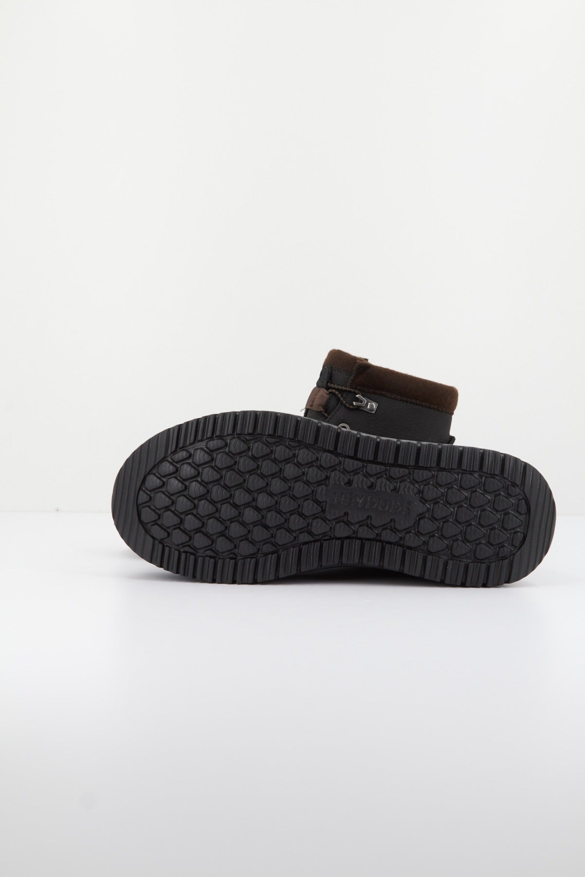HEY DUDE BRADLEY BOOT LEATHER en color NEGRO (4)
