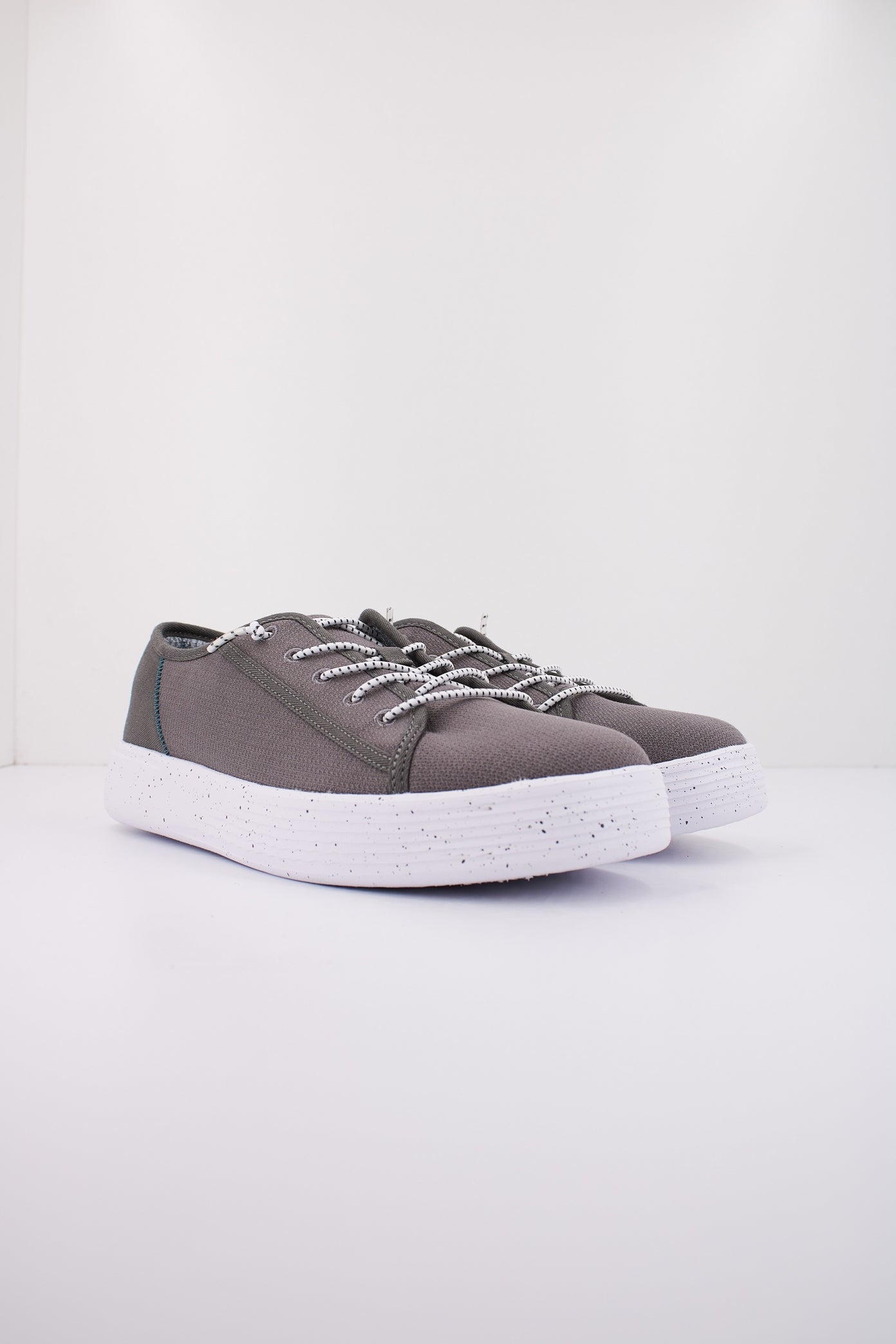 HEY DUDE CODY SPORT MESH en color GRIS (2)