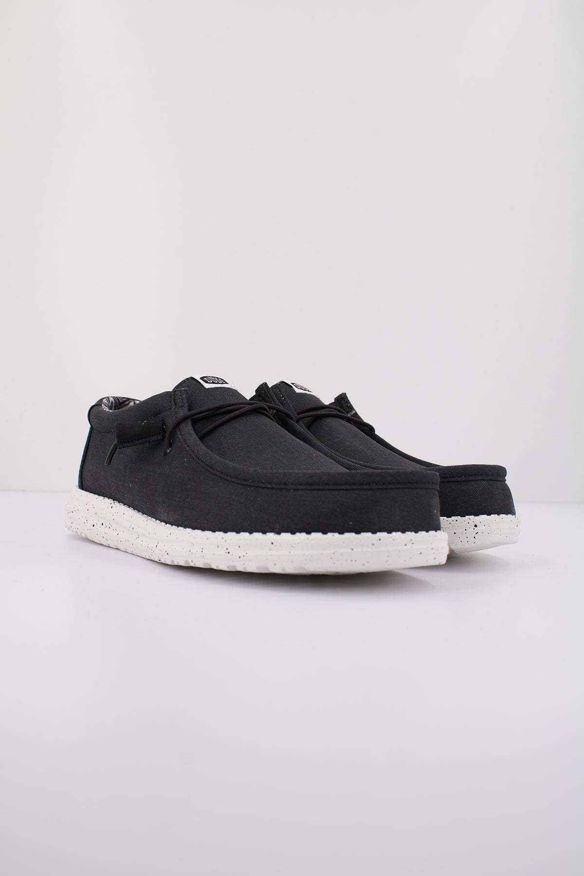 HEY DUDE WALLY CANVAS en color NEGRO (2)