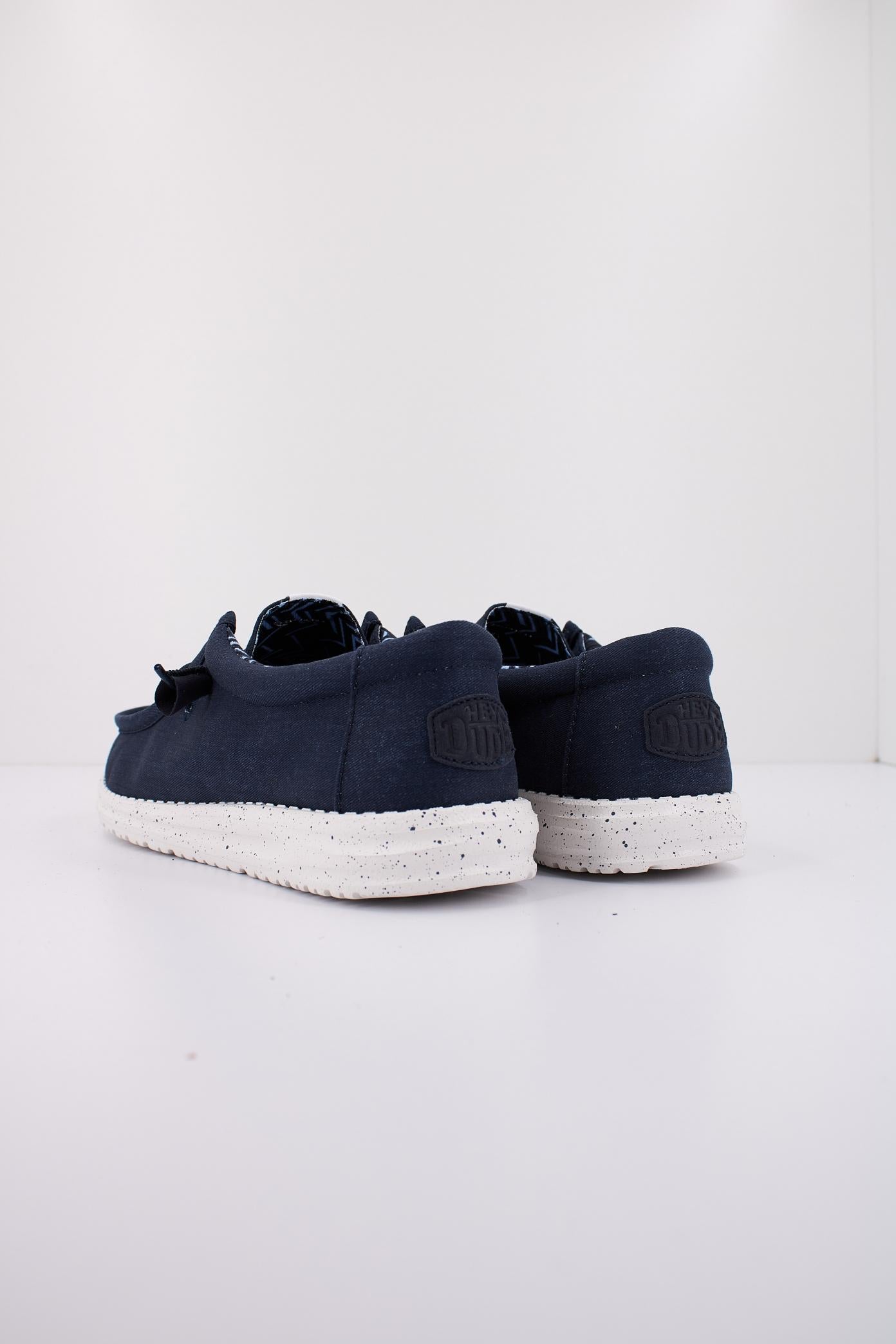 HEY DUDE WALLY STRETCH CANVAS en color AZUL (3)